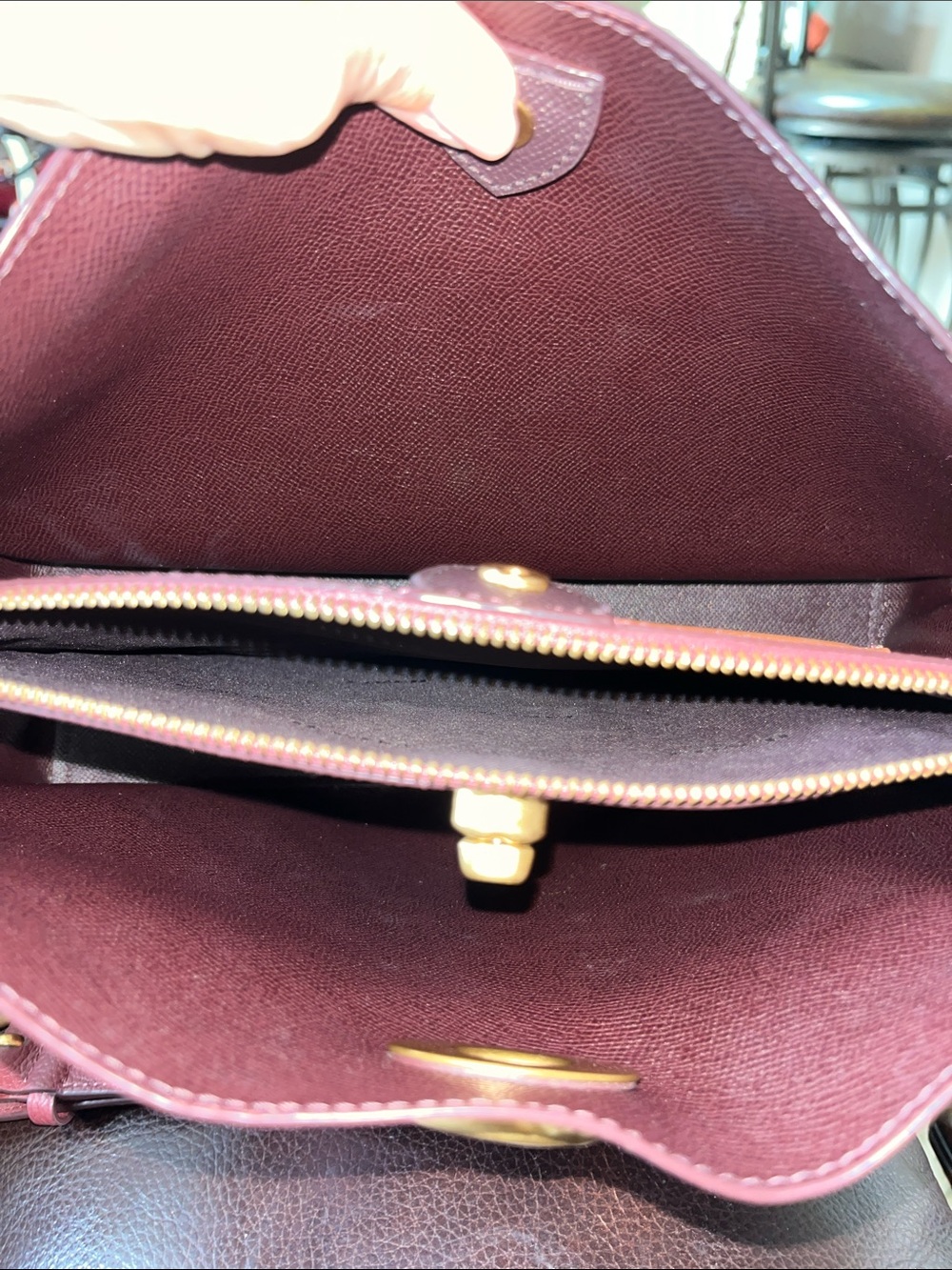 Coach Willow in candy pink and burgundy handbag/crossbody with turnlock. - Picture 3 of 5